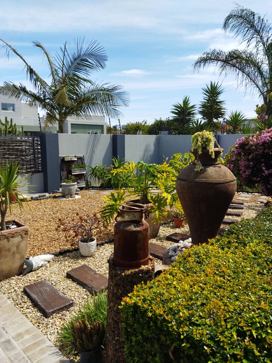 5 Bedroom Property for Sale in Parklands North Western Cape
